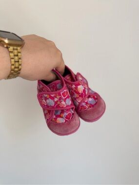 Froddo Heart-Print Classic High Top Slippers (Size 5.5)